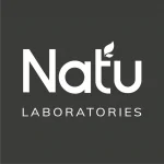 Logo officiel de NATU Laboratories, spécialiste des parfums et diffuseurs en vrac