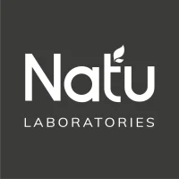Logo officiel de NATU Laboratories, spécialiste des parfums et diffuseurs en vrac